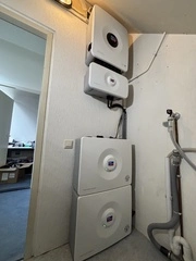 Installatie met SBSE, BackUp Box 1P en 2 batterijen