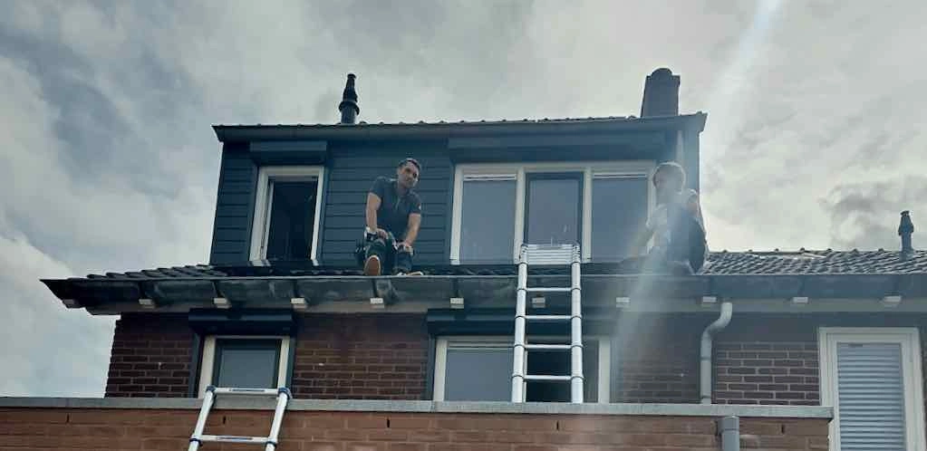 Aan het werk op het dak in september 2025